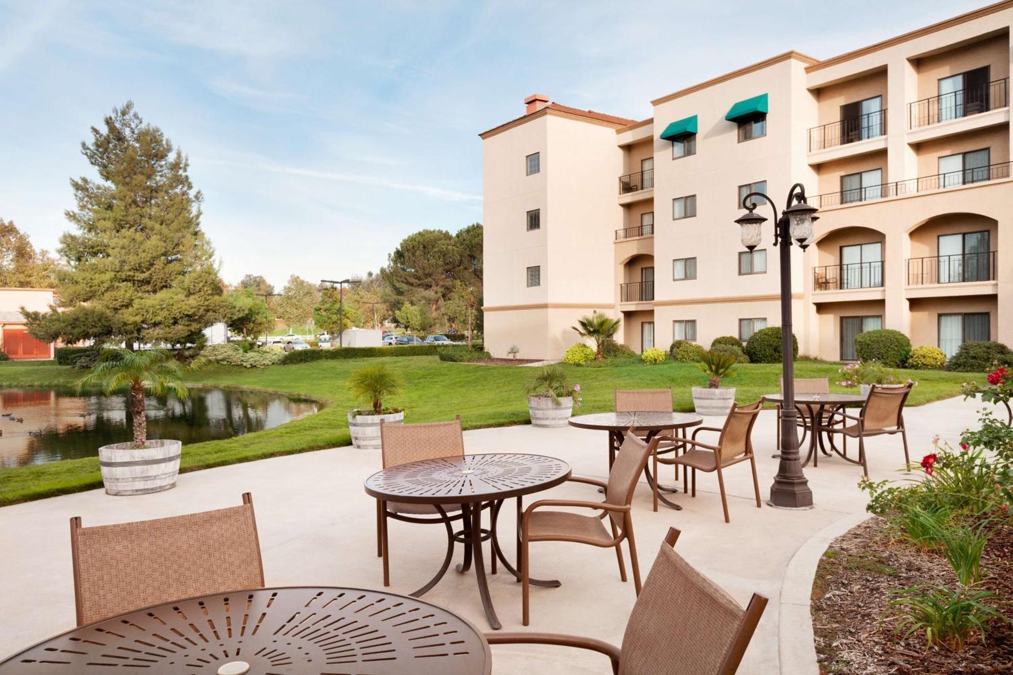 Embassy Suites By Hilton Temecula Valley Wine Country Экстерьер фото